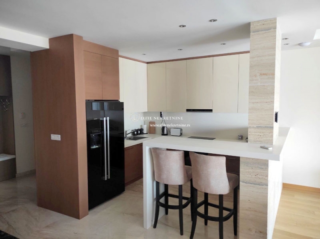 Izdavanje Cetvorosoban lux stan sa garazom Vracar 10