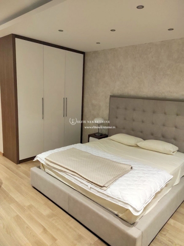 Izdavanje Cetvorosoban lux stan sa garazom Vracar 4