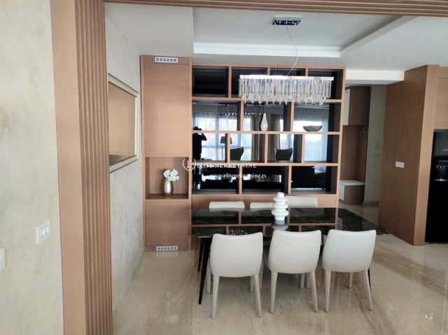 Izdavanje Cetvorosoban lux stan sa garazom Vracar 6