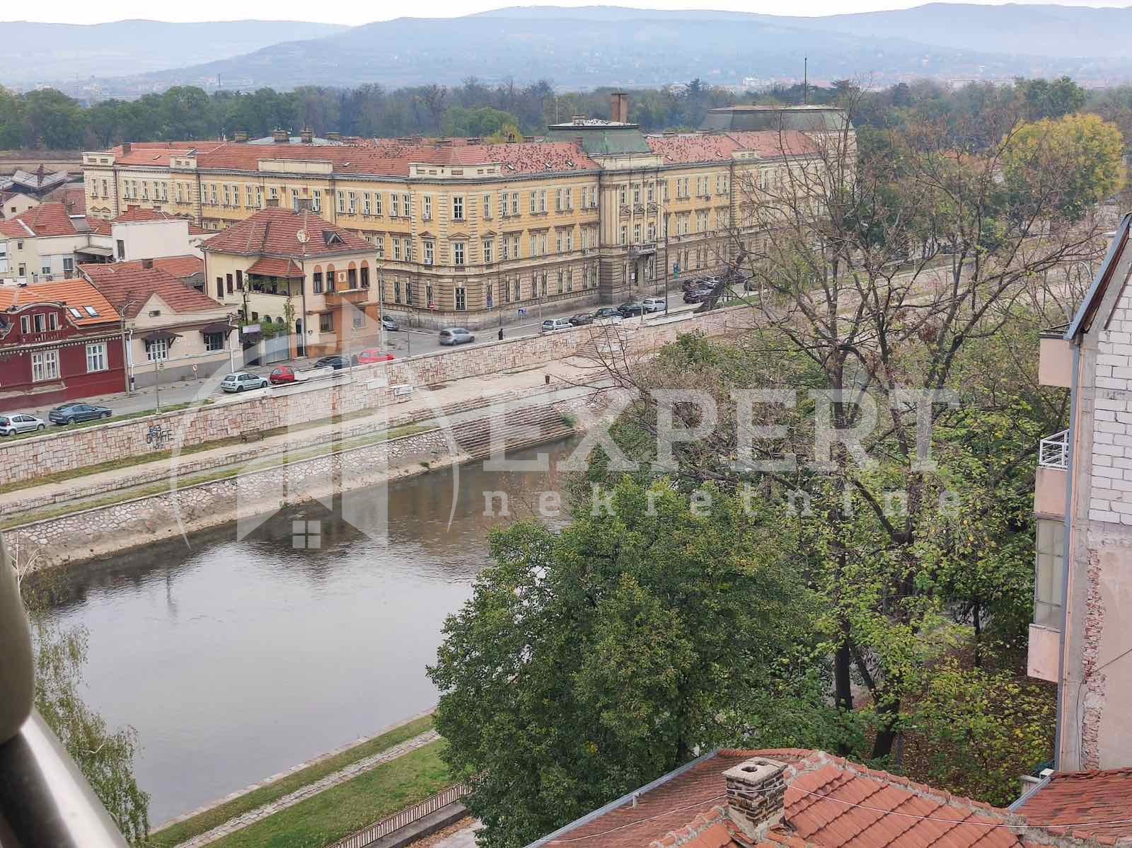 Jednosoban stan, 55 m2, Centar, Milorada Veljkovića Špaje ID: i-010257 5