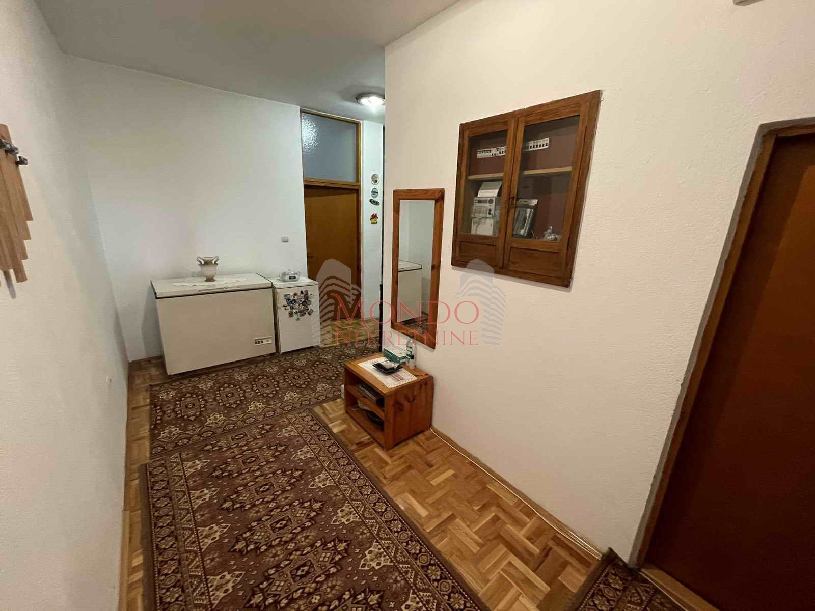 Kuća na ledenoj steni, eg, dvorište, Niš 7