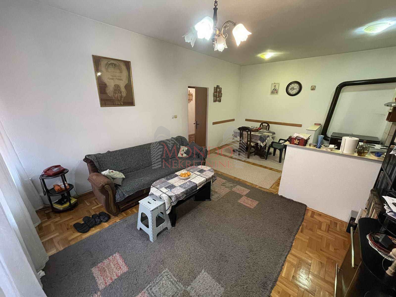 Kuća na ledenoj steni, eg, dvorište, Niš 2