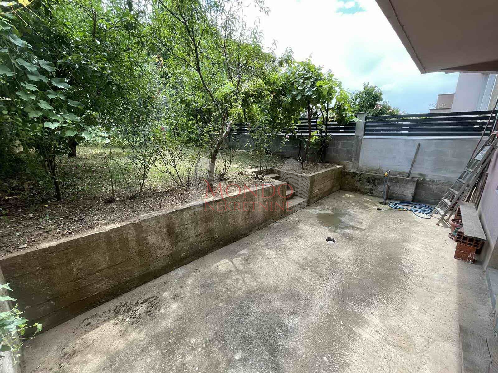 Kuća na ledenoj steni, eg, dvorište, Niš 15