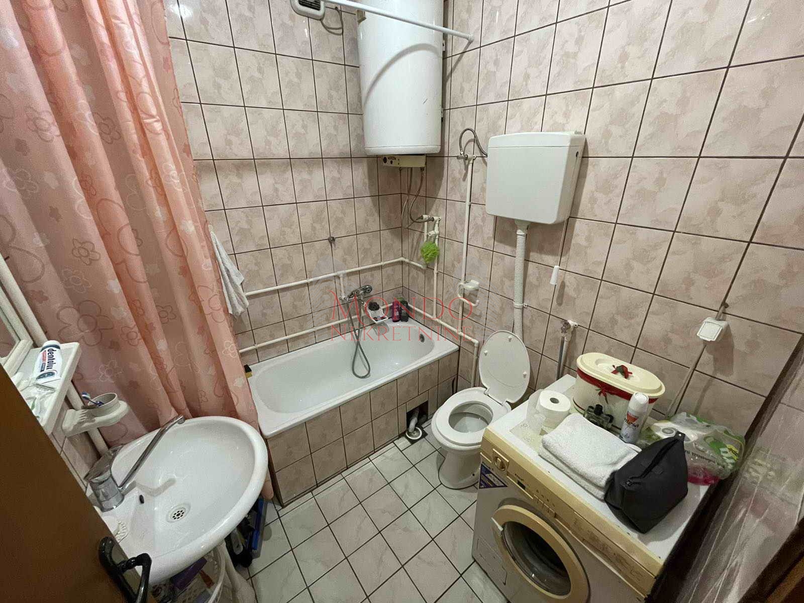 Kuća na ledenoj steni, eg, dvorište, Niš 9