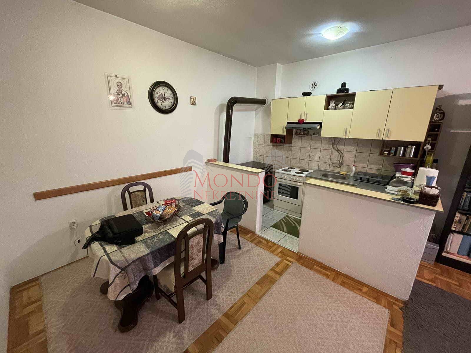 Kuća na ledenoj steni, eg, dvorište, Niš 4