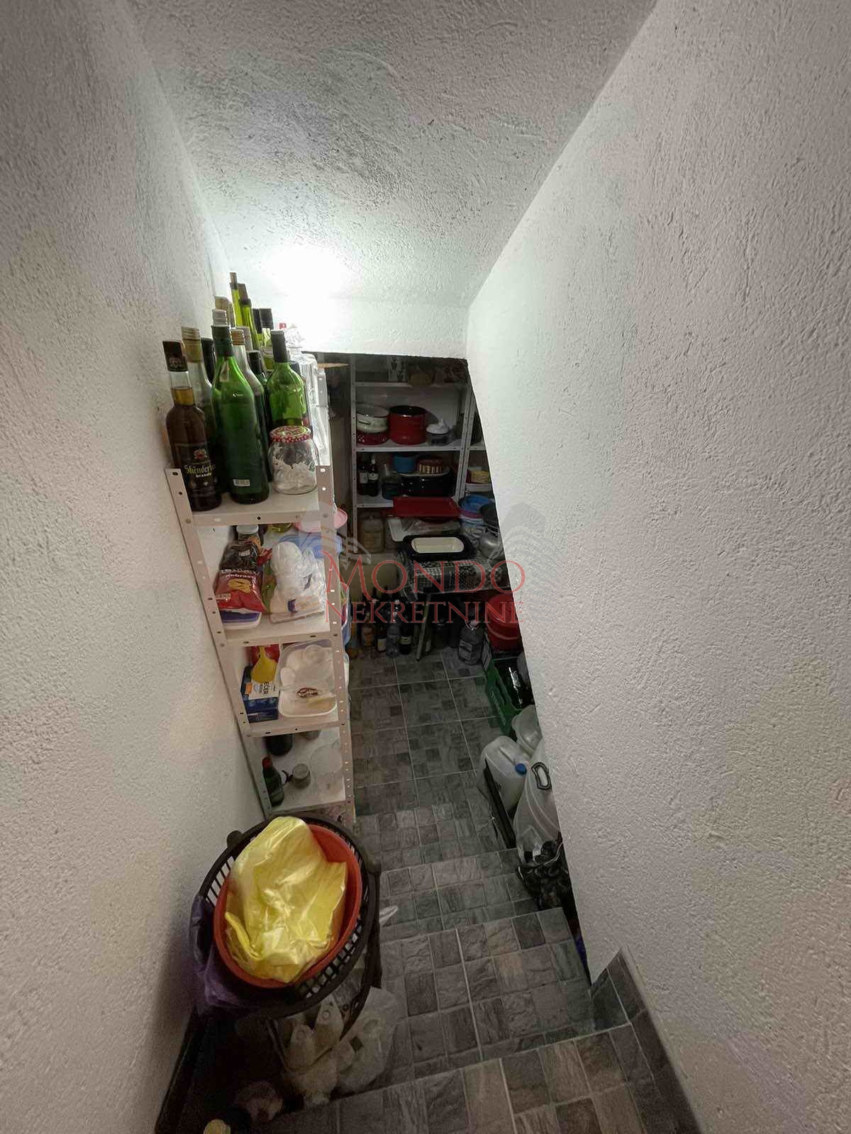 Kuća na ledenoj steni, eg, dvorište, Niš 5