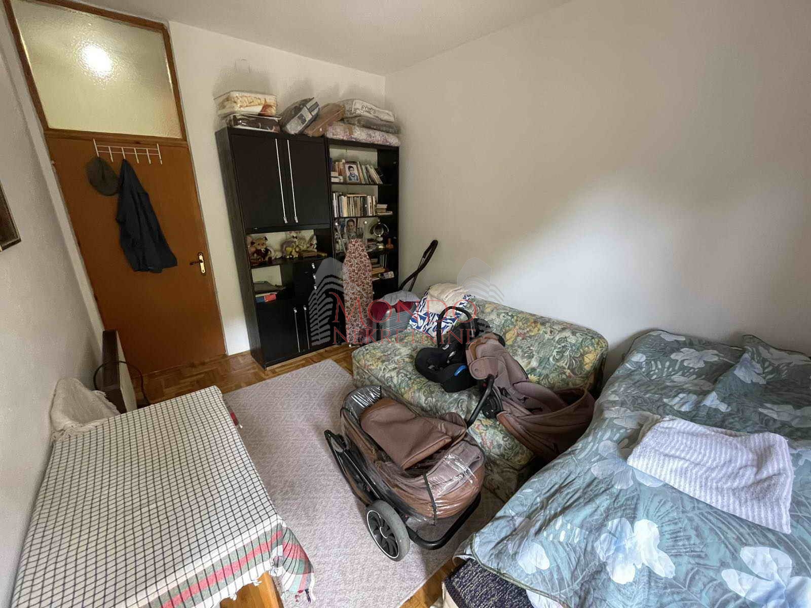 Kuća na ledenoj steni, eg, dvorište, Niš 13