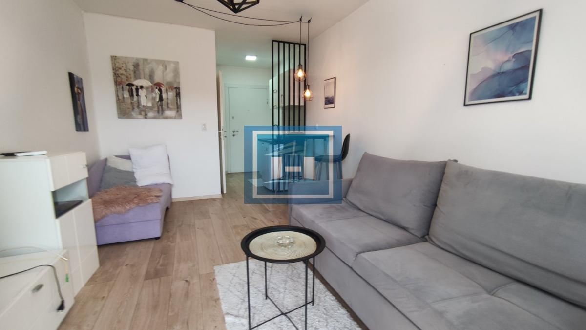 Garsonjera u centru Jagodine u novogradnji 6