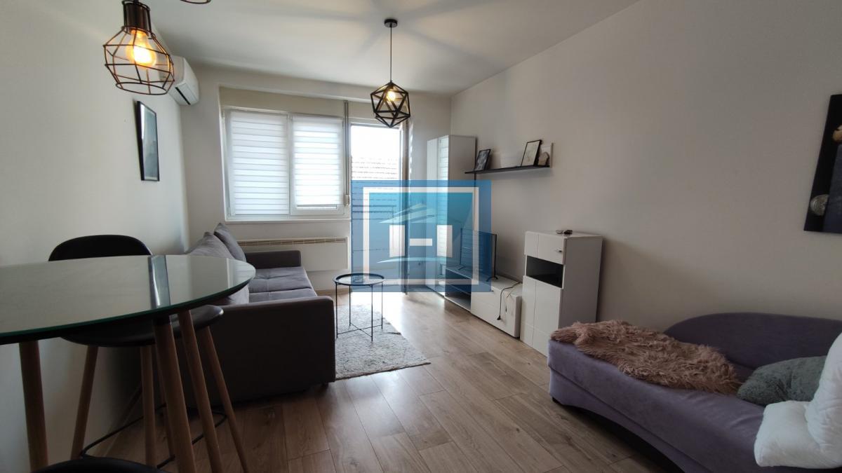 Garsonjera u centru Jagodine u novogradnji 8