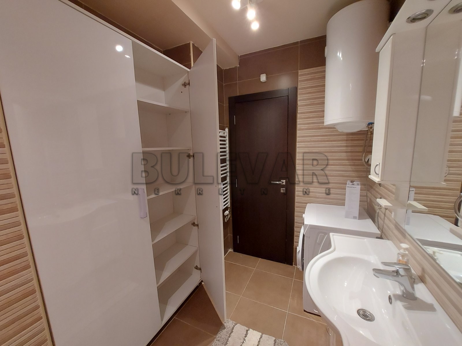 Trosoban stan, 66 m2, Čair, 9. brigade ID: i-012013 11