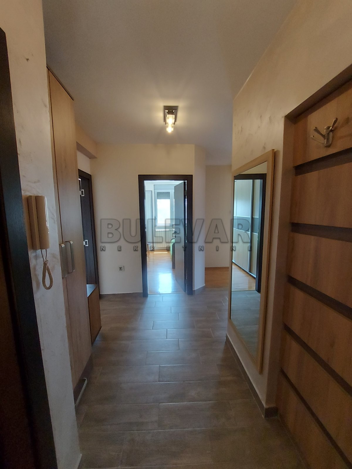 Trosoban stan, 66 m2, Čair, 9. brigade ID: i-012013 14