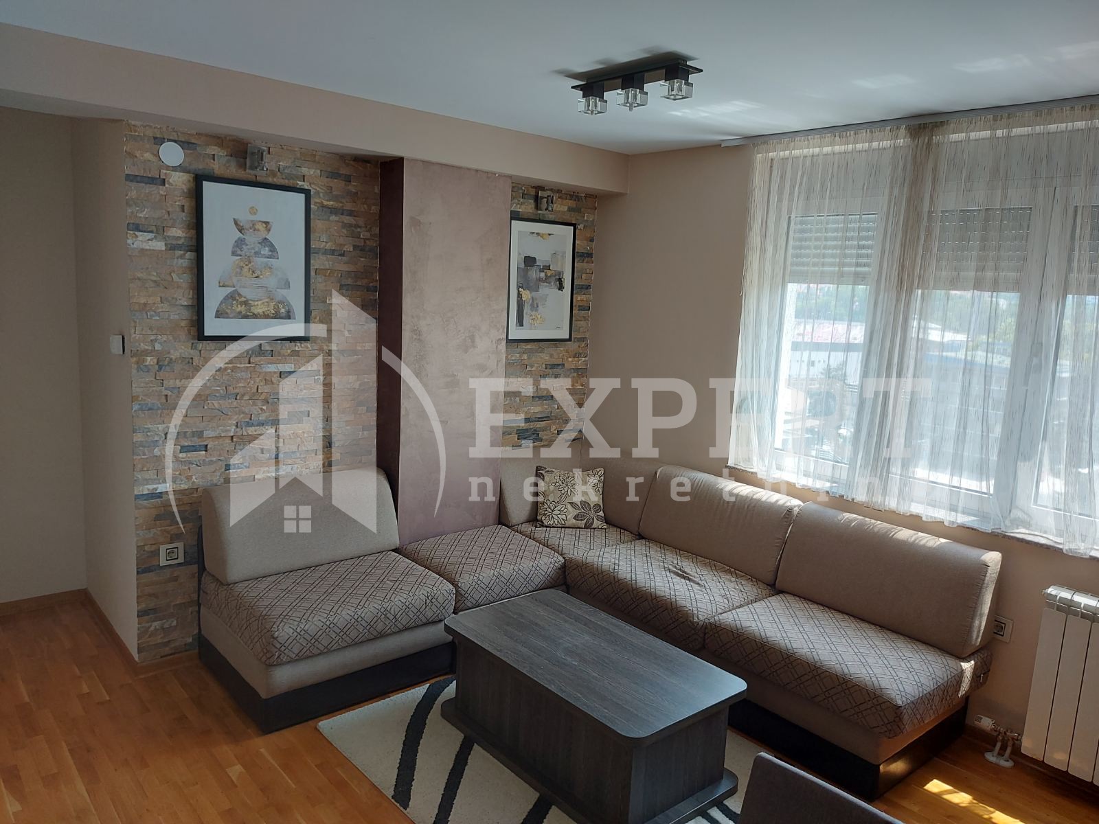 Trosoban stan, 66 m2, Čair, 9. brigade ID: i-012013 2