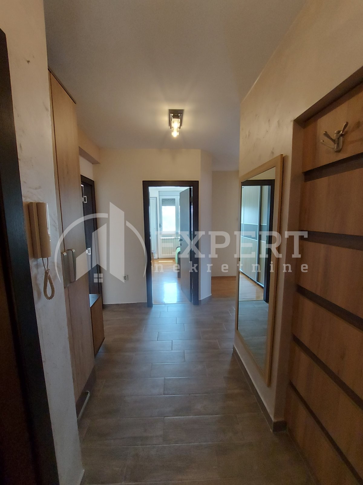 Trosoban stan, 66 m2, Čair, 9. brigade ID: i-012013 14