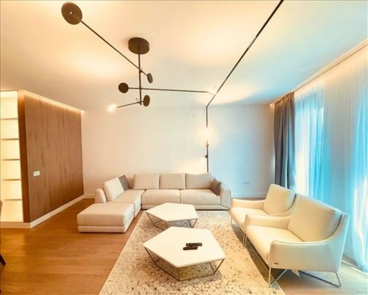 Luksuzno opremljen cetvorosoban stan sa 2 garazna mesta u novoj zgradi  1