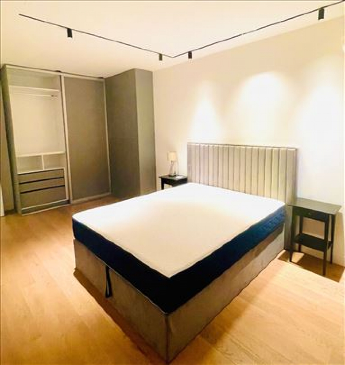 Luksuzno opremljen cetvorosoban stan sa 2 garazna mesta u novoj zgradi  4