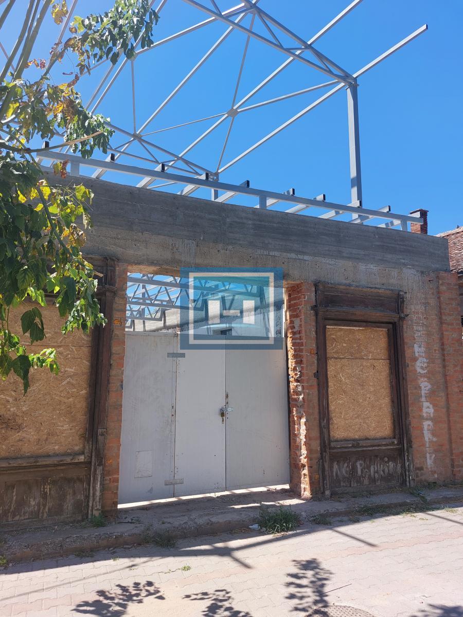 Na prodaju poslovna zgrada 2