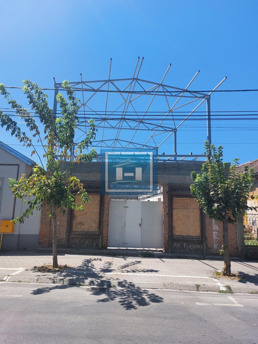 Na prodaju poslovna zgrada 4