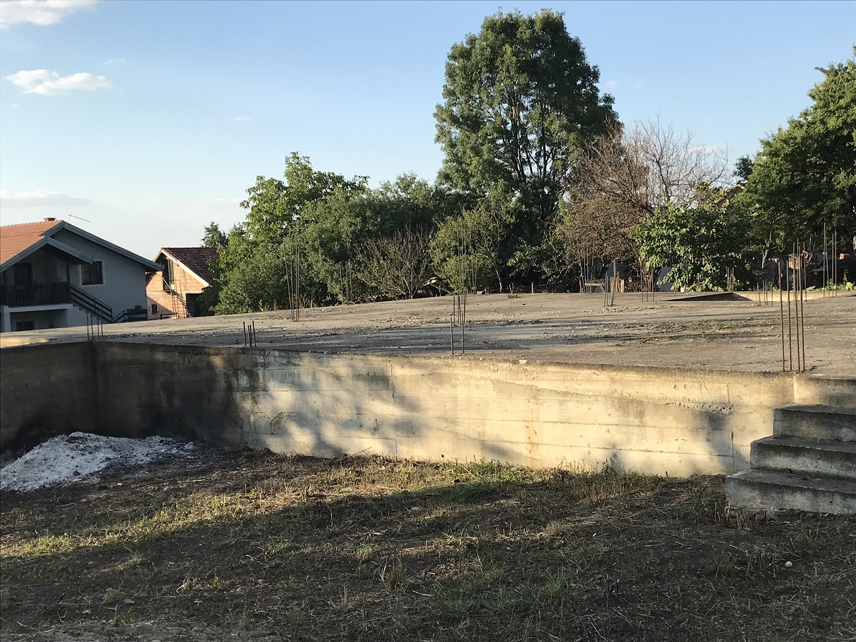 Prodajem plac 5 30ari sa temljom 2