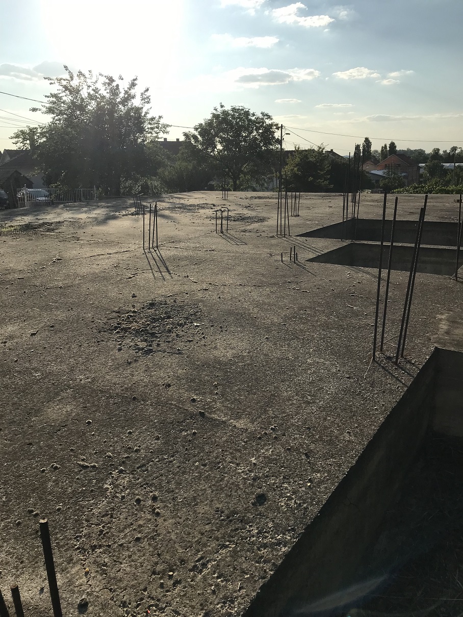 Prodajem plac 5 30ari sa temljom 3