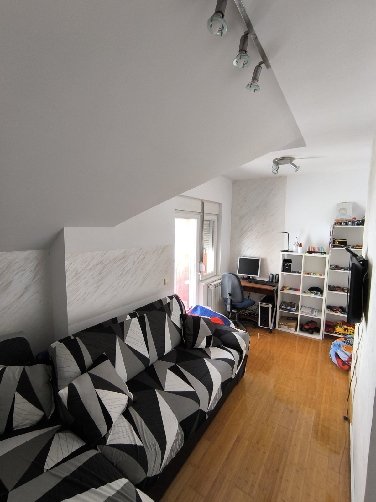 Prodajem duplex stan u Indjiji 4