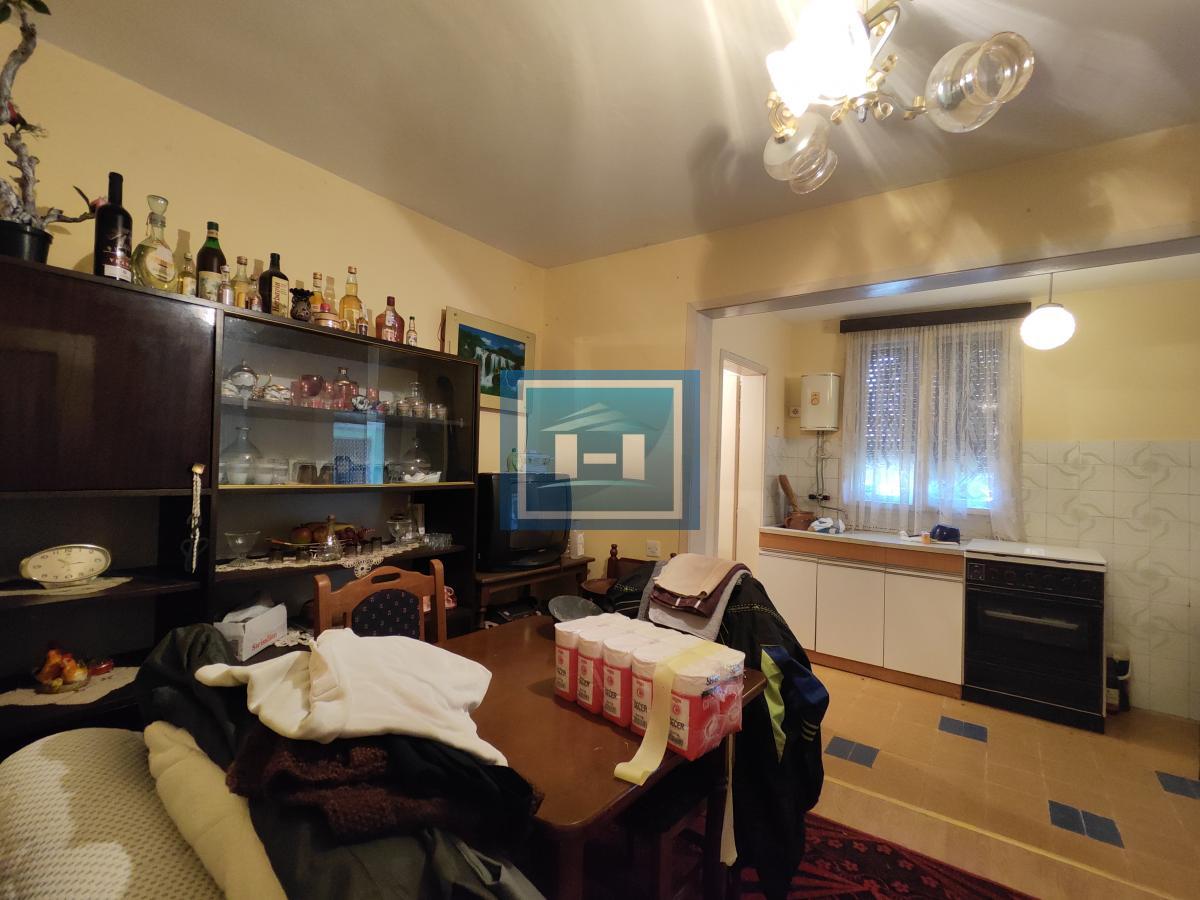 Seoska kuća na glavnom putu 3