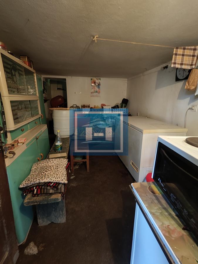 Seoska kuća na glavnom putu 25