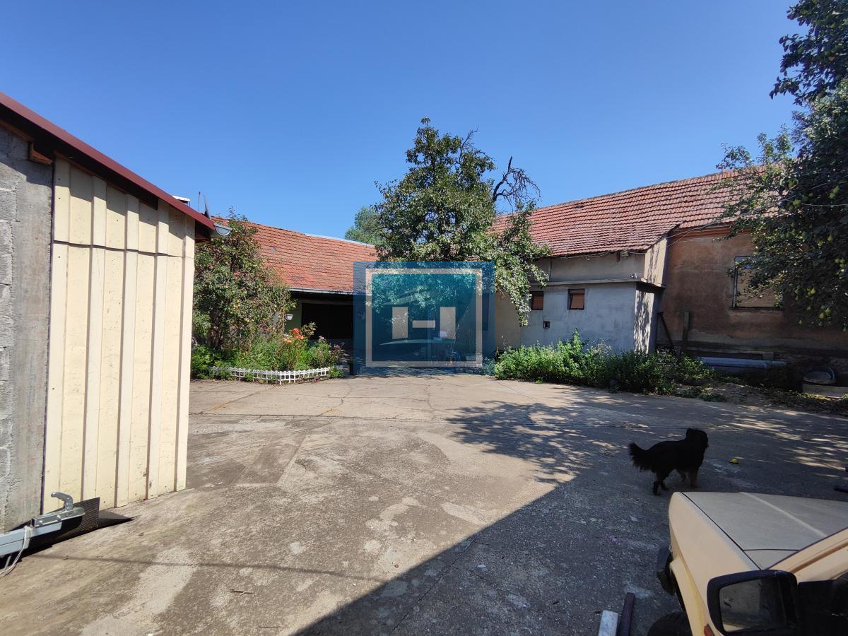 Seoska kuća na glavnom putu 7