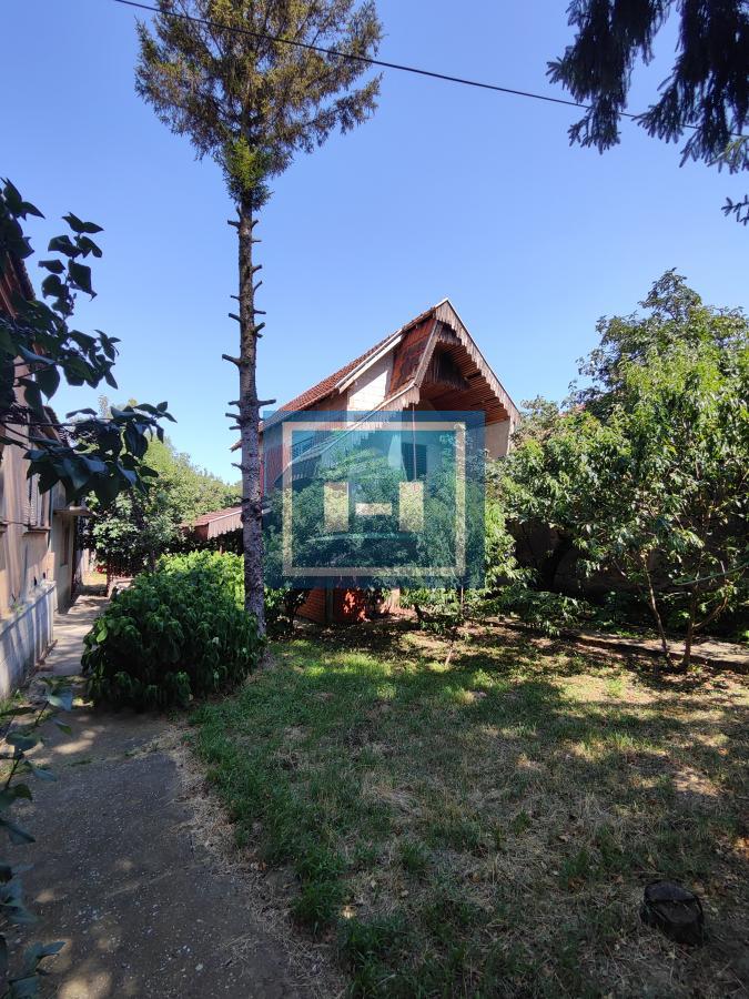 Seoska kuća na glavnom putu 18