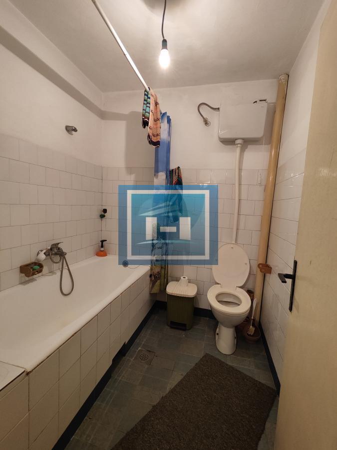 Seoska kuća na glavnom putu 21