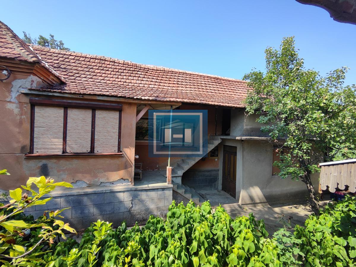 Seoska kuća na glavnom putu 15