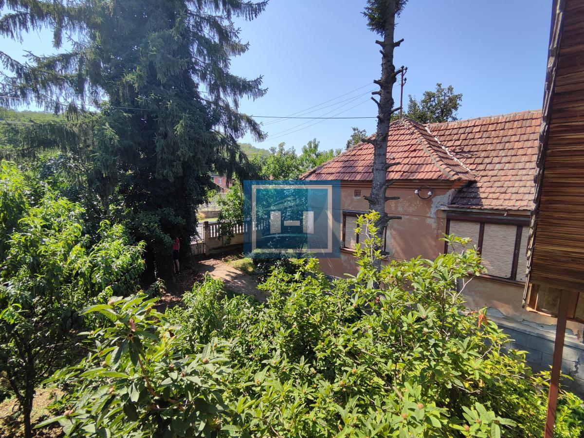 Seoska kuća na glavnom putu 16