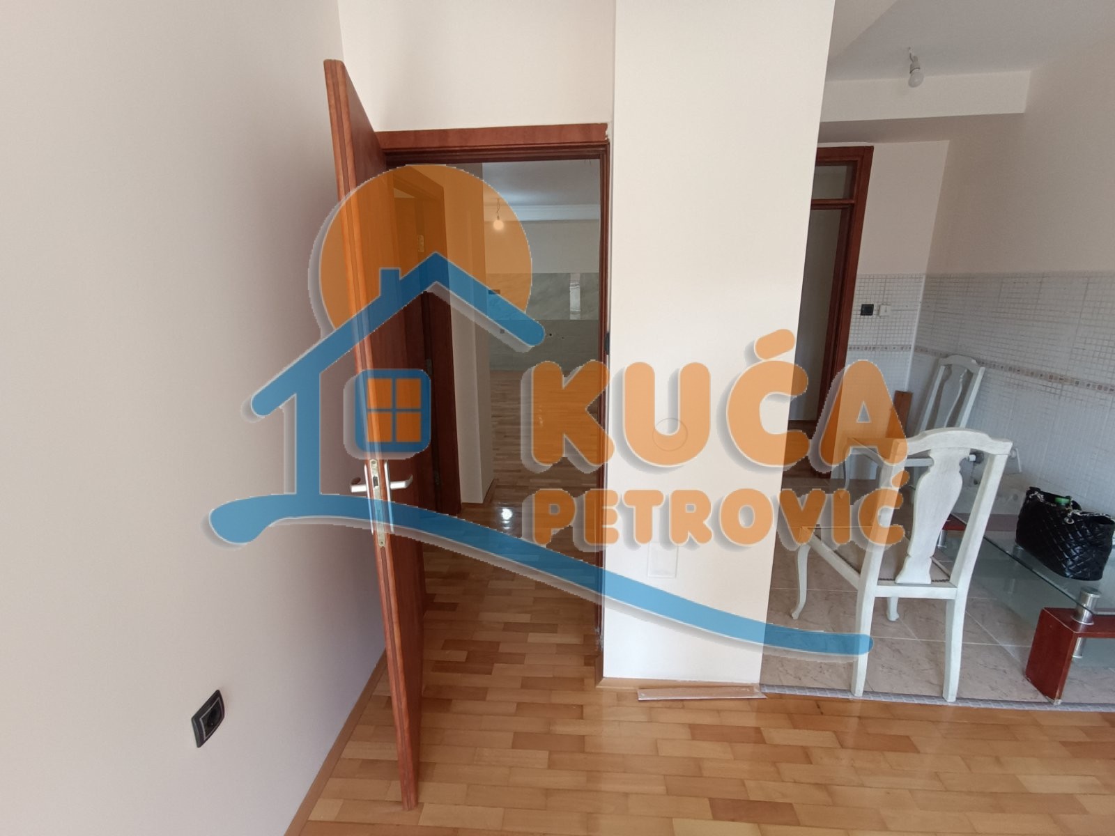 Dvosoban stan, 86 m2, Centar, Episkopska ID: p-012076 10