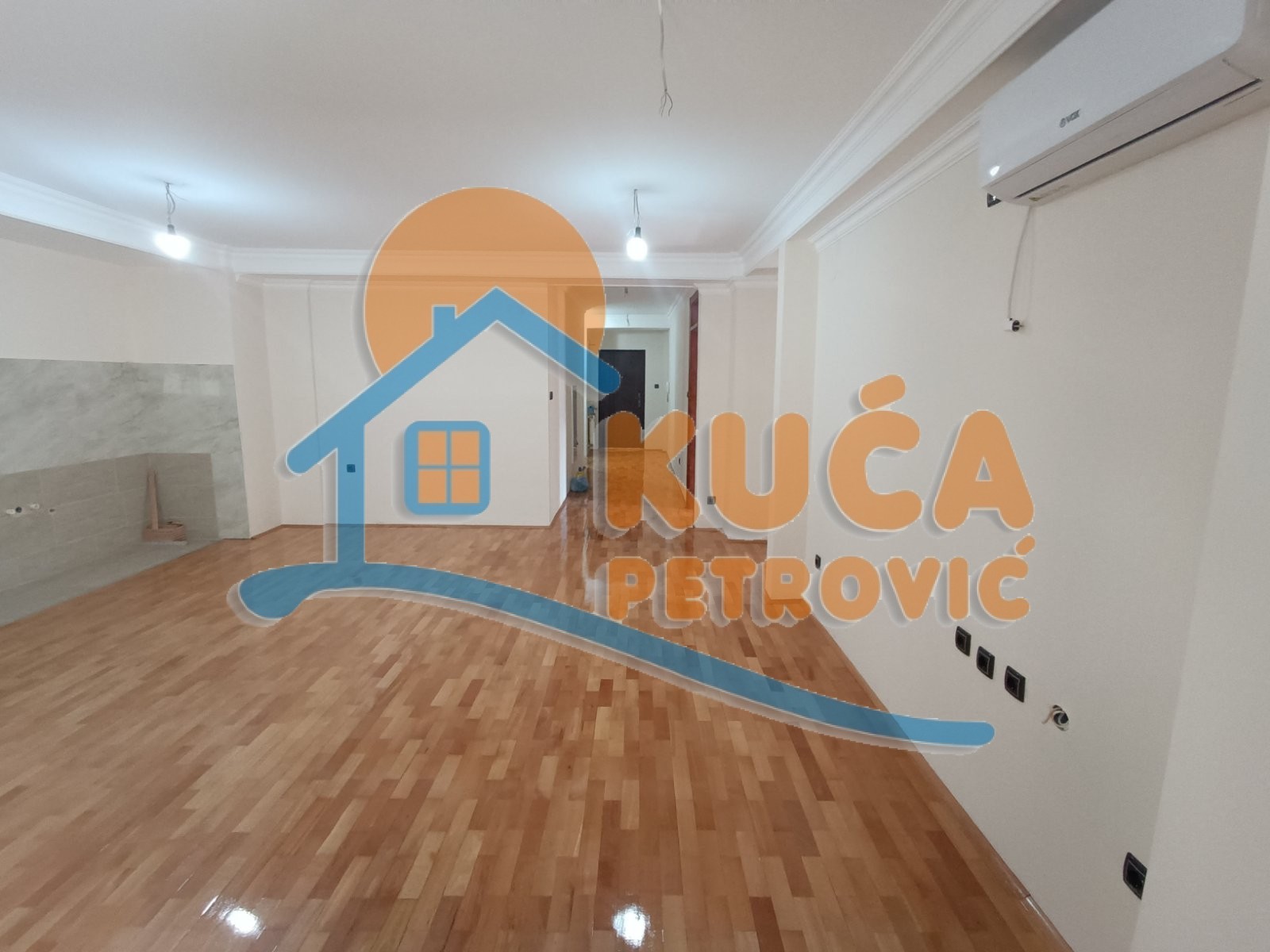 Dvosoban stan, 86 m2, Centar, Episkopska ID: p-012076 9