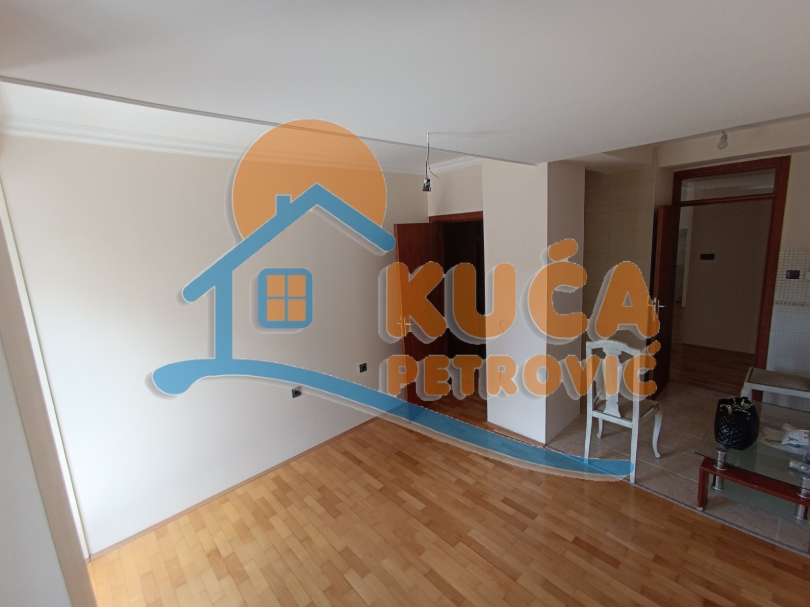 Dvosoban stan, 86 m2, Centar, Episkopska ID: p-012076 3