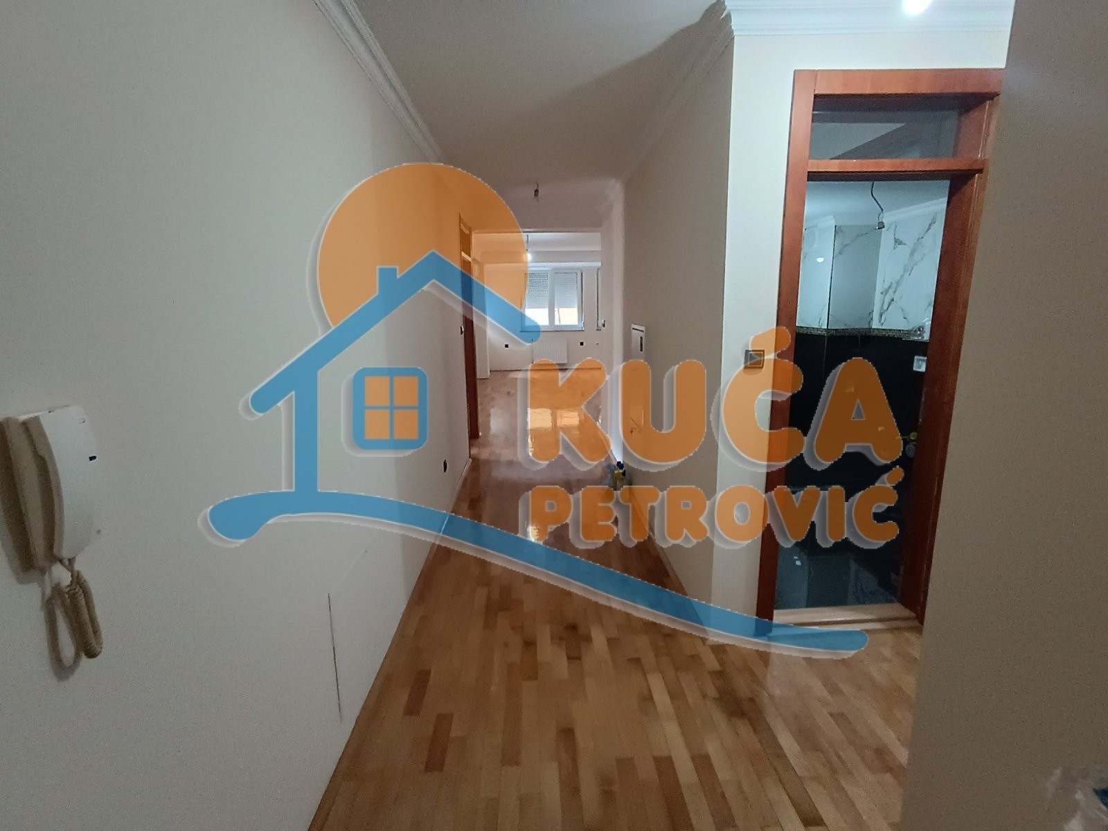 Dvosoban stan, 86 m2, Centar, Episkopska ID: p-012076 7