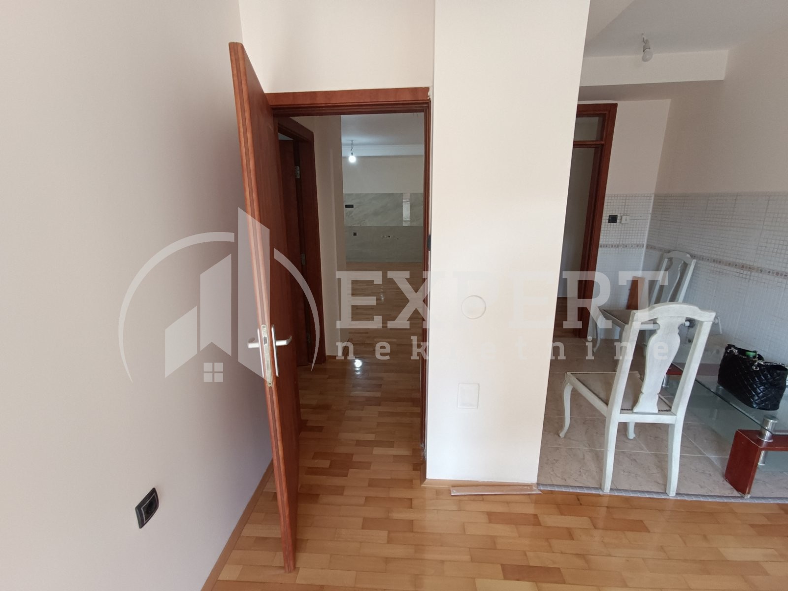 Dvosoban stan, 86 m2, Centar, Episkopska ID: p-012076 10