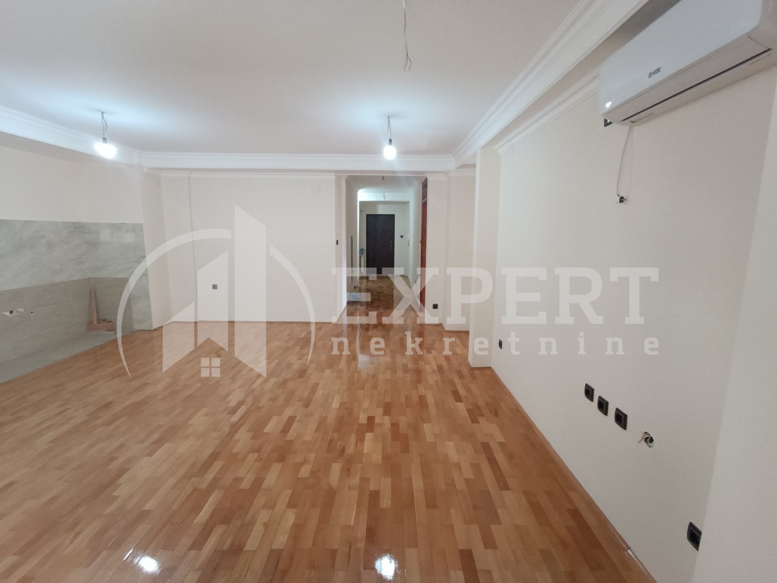 Dvosoban stan, 86 m2, Centar, Episkopska ID: p-012076 9