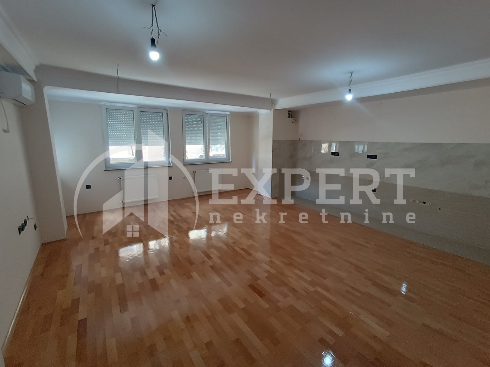 Dvosoban stan, 86 m2, Centar, Episkopska ID: p-012076 16