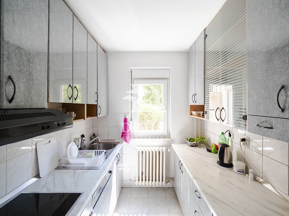 Dvoiposoban stan  Bežanijska kosa 84m2 terasa 26m2 3