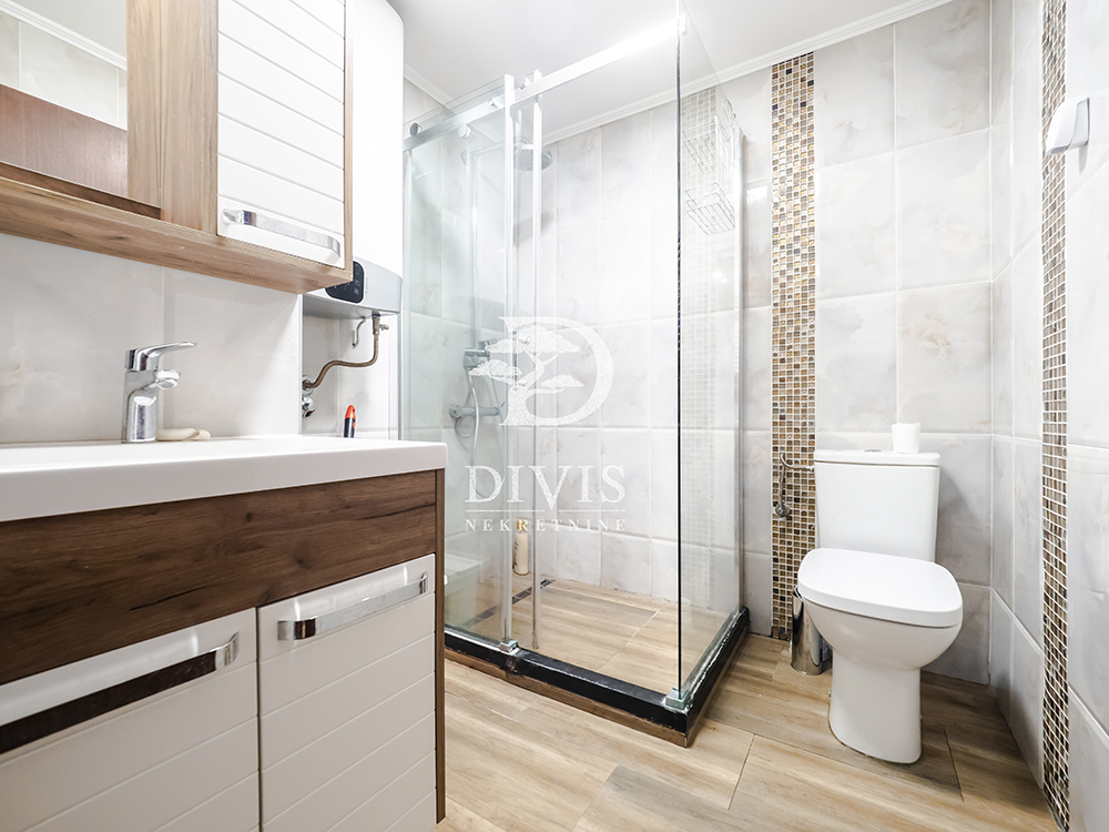 Dvoiposoban stan  Bežanijska kosa 84m2 terasa 26m2 5