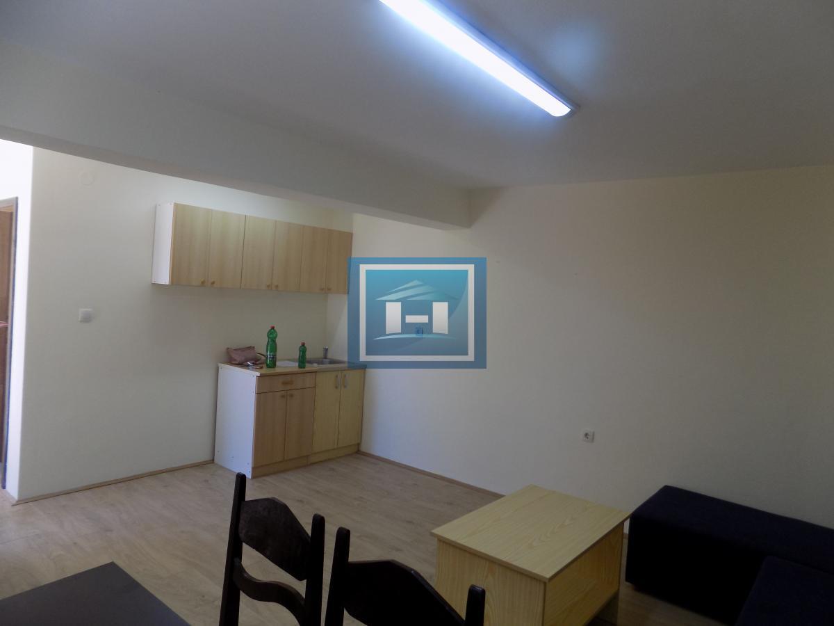 Teniski tereni + vikend kuca 10