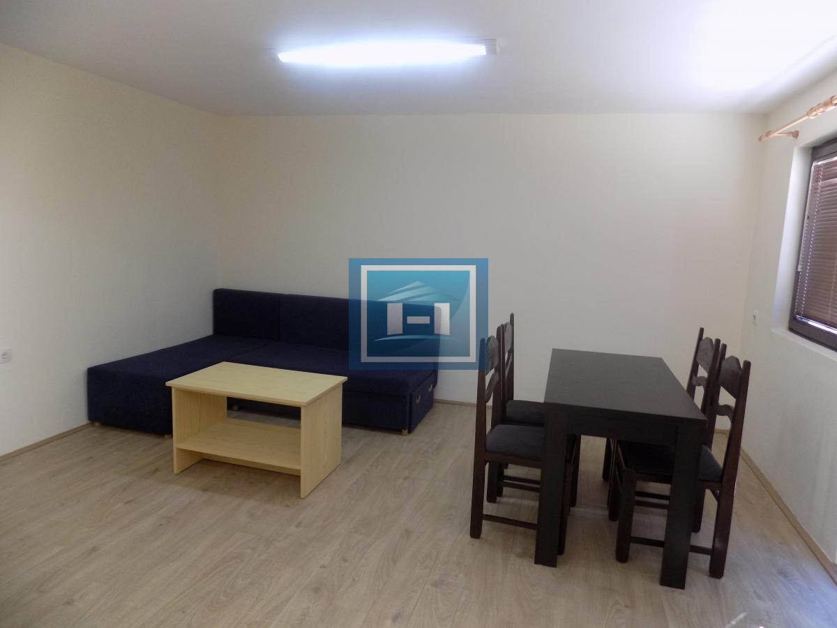 Teniski tereni + vikend kuca 9