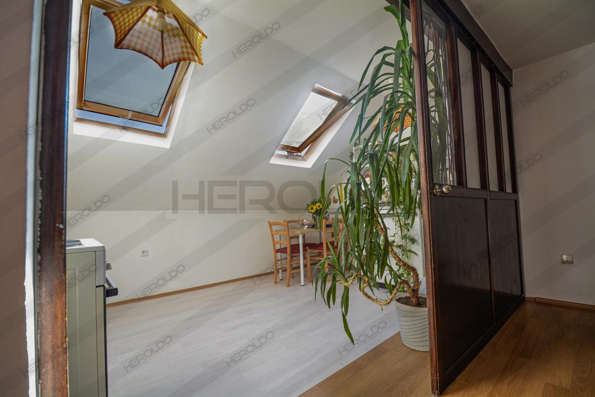 Prelep 4-soban stan u potkrovlju sa velikom terasom 4