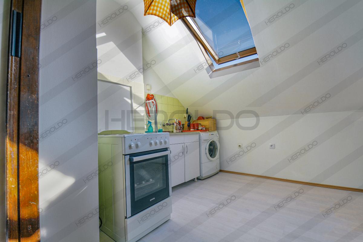 Prelep 4-soban stan u potkrovlju sa velikom terasom 6