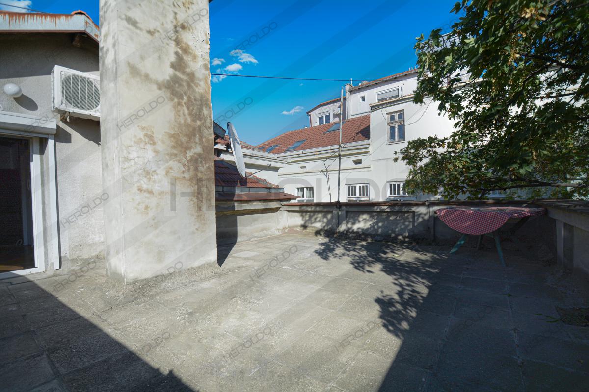 Prelep 4-soban stan u potkrovlju sa velikom terasom 9