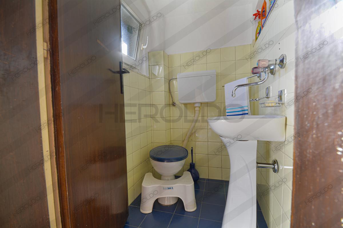 Prelep 4-soban stan u potkrovlju sa velikom terasom 17