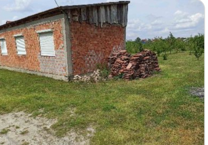 Prodajem kucu u Veterniku 4