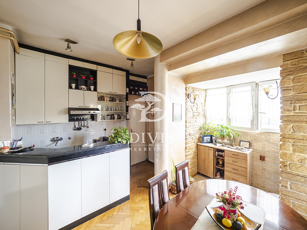 Četvorosoban salonski stan kod Hrama  Kursulina 2