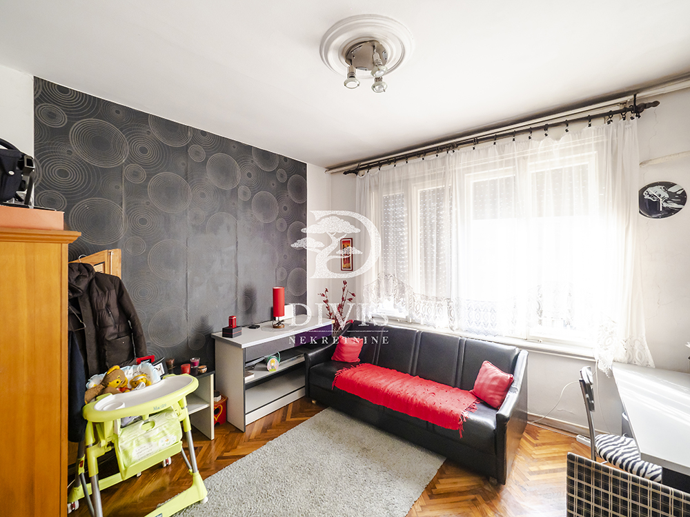 Četvorosoban salonski stan kod Hrama  Kursulina 4