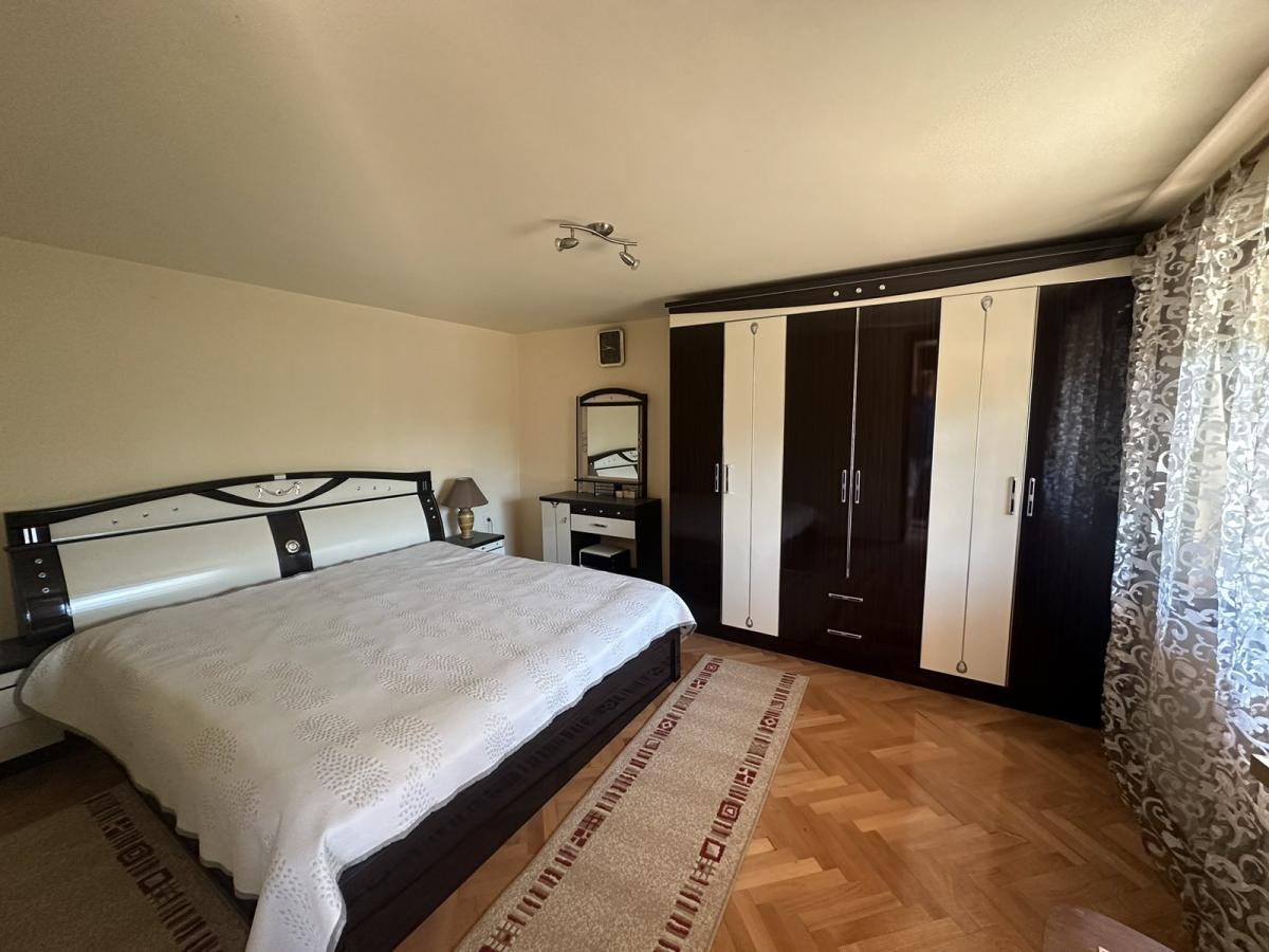 Spratna kuća na placu od 12 ari 7